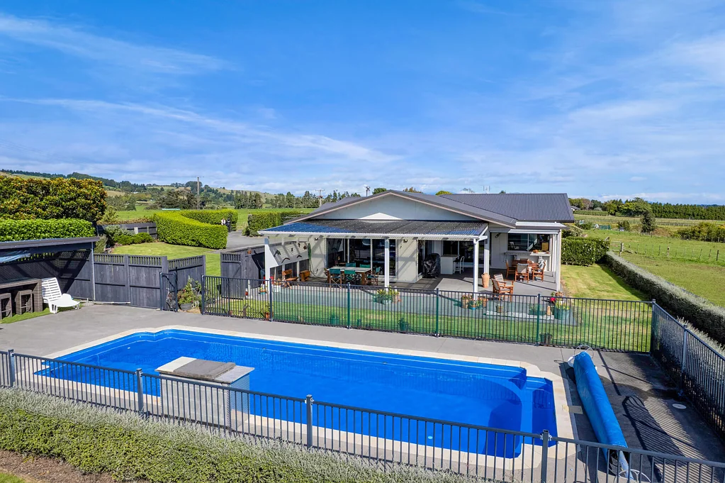 Urenui 4Kwarto Lifestyle living, sea views & income potential
