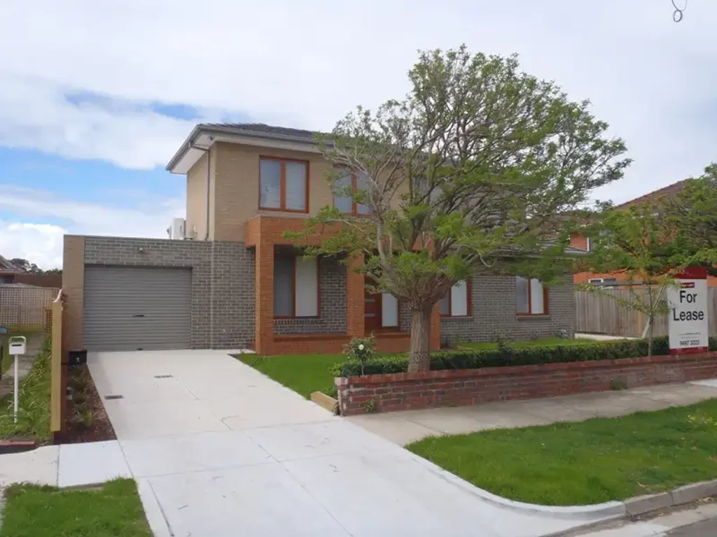 STUNNING & SPACIOUS RESIDENCE