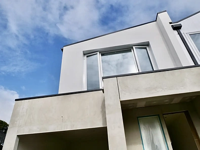 Seaford 4બેડરૂમ Coastal living moments from the beach - save on stamp-duty