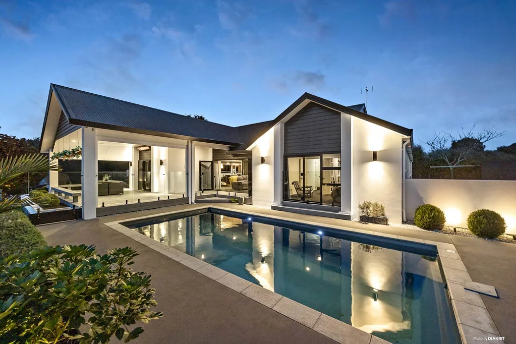 Pukekohe 4ห้องนอน Pride of its Neighbourhood