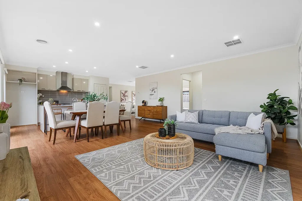 Elegant 4-Bedroom Property: Perfect Blend of Style and Convenience