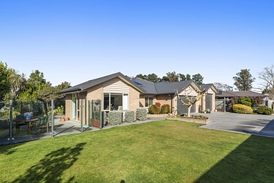Hillmorton 3房  Triple garage, family space, timeless quality