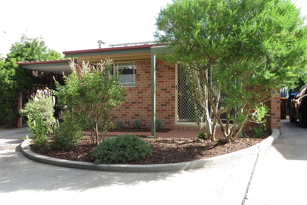 CENTRAL 2 BEDROOM UNIT! CLOSE TO TOWN!