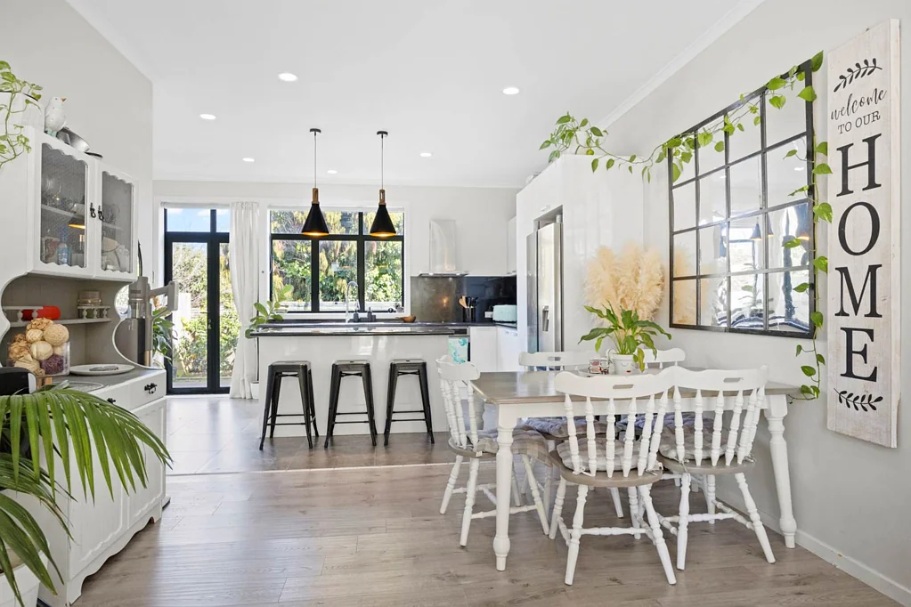 New Lynn 3房  Stylish & Secure Living – Prime New Lynn Location
