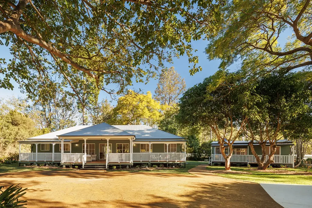 Anstead 5房  Exceptional Dual-Living Acreage Sanctuary with Equestrian Facilities