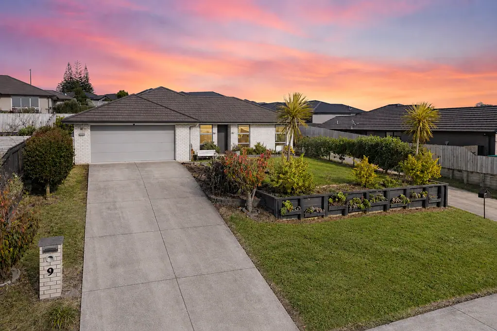 Pokeno 3 Bedroom Modern, Low Maintenance with Scenic Outlook