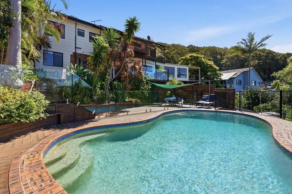 Wamberal 4房  Elevated in Wamberal with Ocean Views and Endless Entertaining