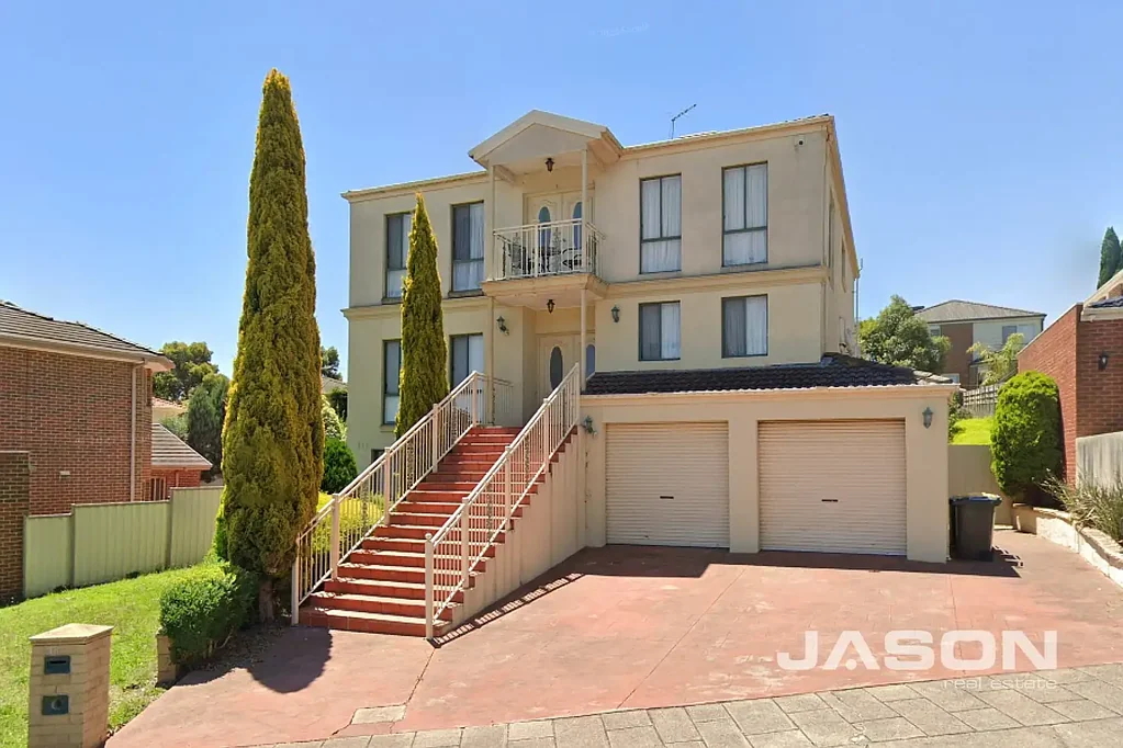 QUALITY LIVING IN THE HEART OF ROXBURGH PARK