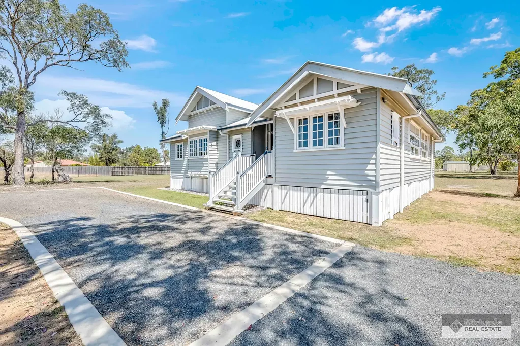 Branyan 4 Slaapkamer Queenslander Dream Lifestyle on 2.6 Acres in Branyan with Big Shed!