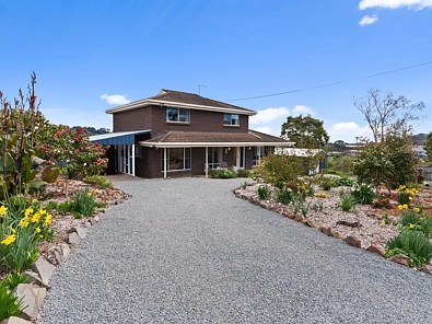 Forth 4房  Acreage Living with Town Convenience