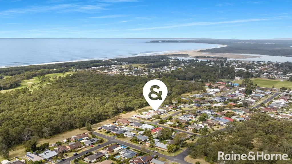 Shoalhaven Heads 3房  Reserve at Your Back Door. Endless Potential Inside.