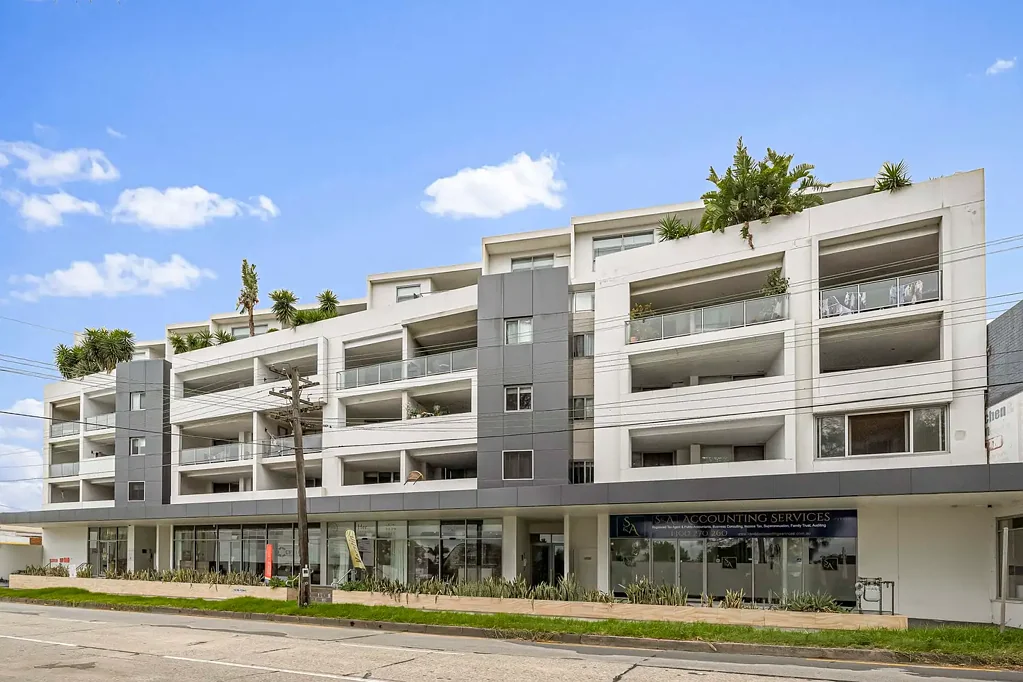 Roselands 1 Bedroom Contemporary 1-Bedroom Apartment