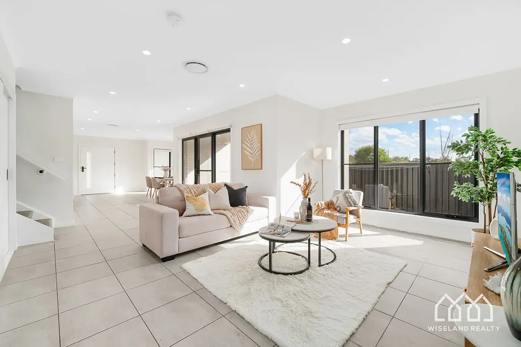 Colebee 4침실 Near-New Parkfront Family Home | 207sqm of Contemporary Living