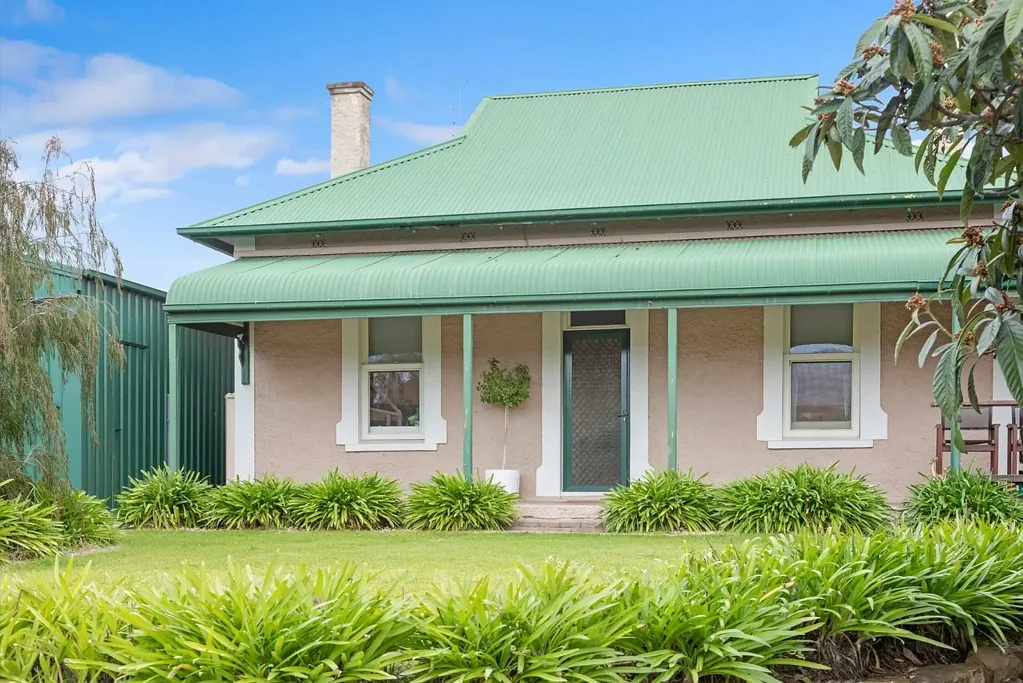 Clare 3غرفة نوم Elevated Cottage Living with Stunning Easterly Views