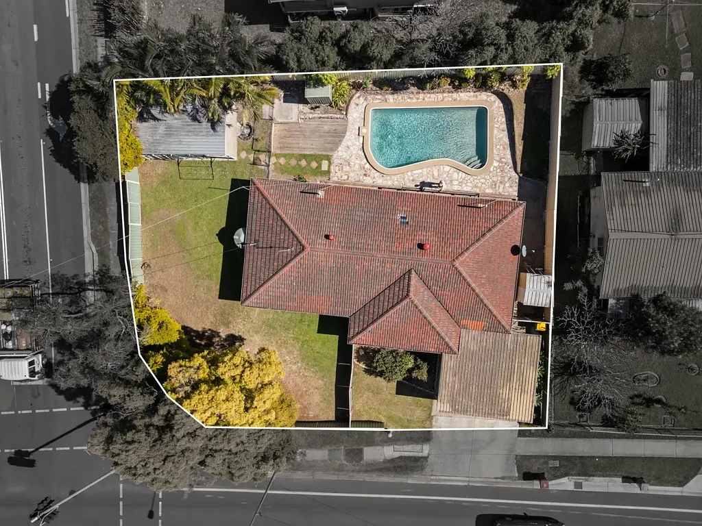 Eagleby 4Zimmer Corner Block, Poolside Summers & Room to Make It Your Own