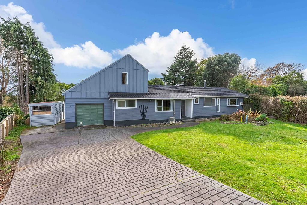 Waikanae 4 Bedroom Fantastic Fix Up