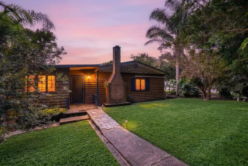 Avoca Beach 3Phòng ngủ Rare Avoca Beach Opportunity. Flexible Dual Living Between Two Iconic Beaches