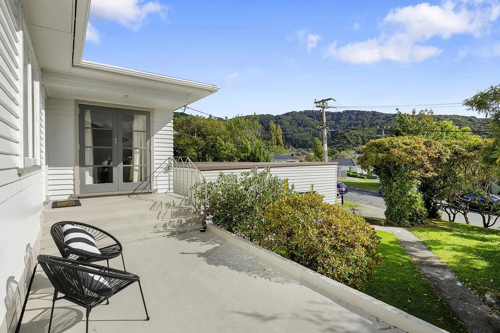Wainuiomata 3Phòng ngủ Sunny With Classic Charm!