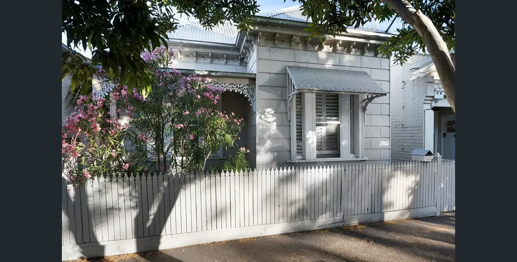 Stylish Port Melbourne Living with Private Courtyard Entertaining