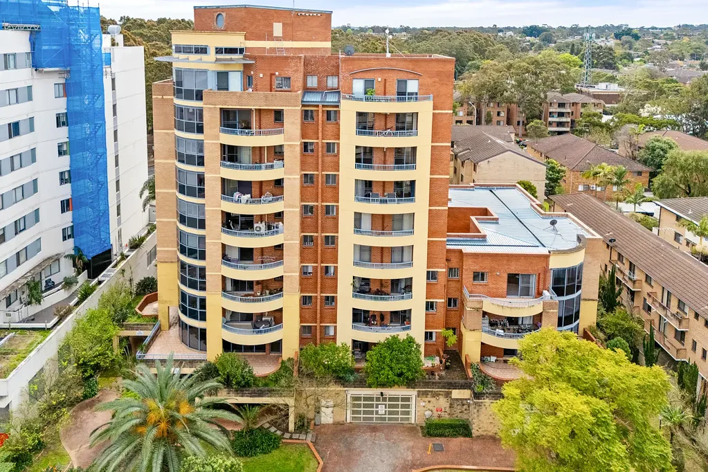 North Parramatta 2침실 Light-Filled Apartment with Panoramic City Views