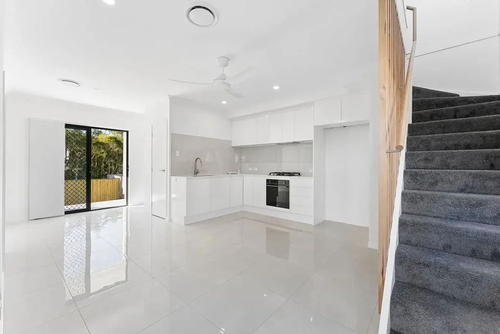 Modern Townhouse Living with Ducted Comfort!