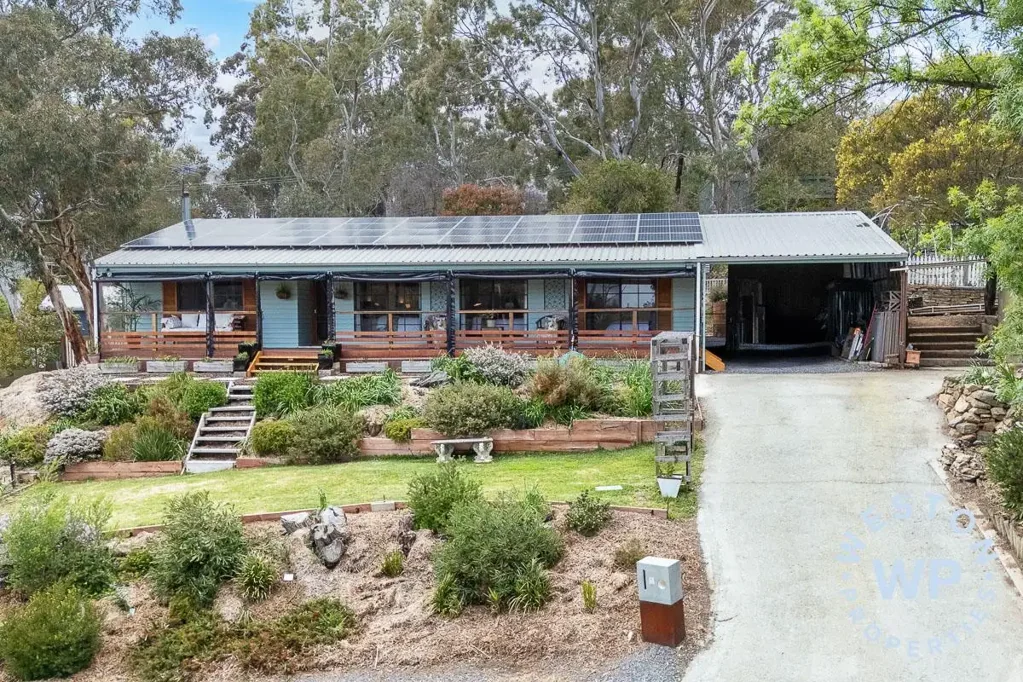 Lobethal 4房  Fully Renovated Four-Bedroom Home with Rural Views - Move-In Ready!