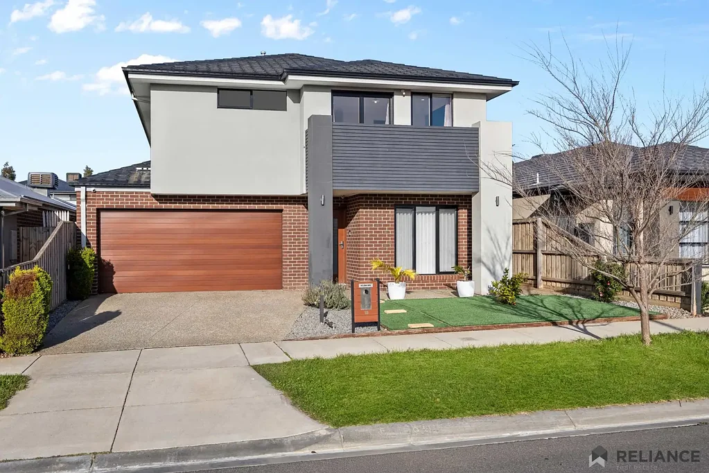 Maddingley 5房 宽敞的家庭生活空间，带大后院 Spacious Family Living with Big Backyard