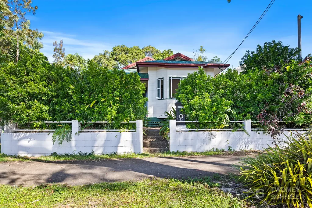 Stunning Renovated Queenslander – Partially Furnished w Character, Charm & Modern Comfort