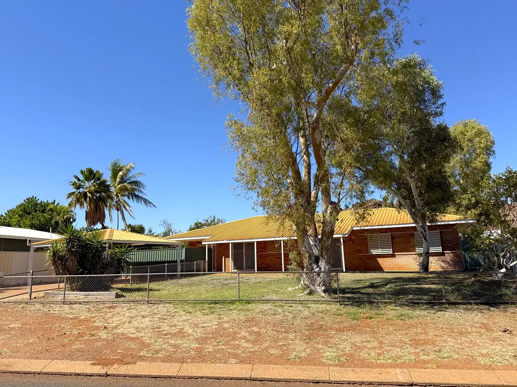 4x2 with study, dining & living rooms - enjoy spreading out!