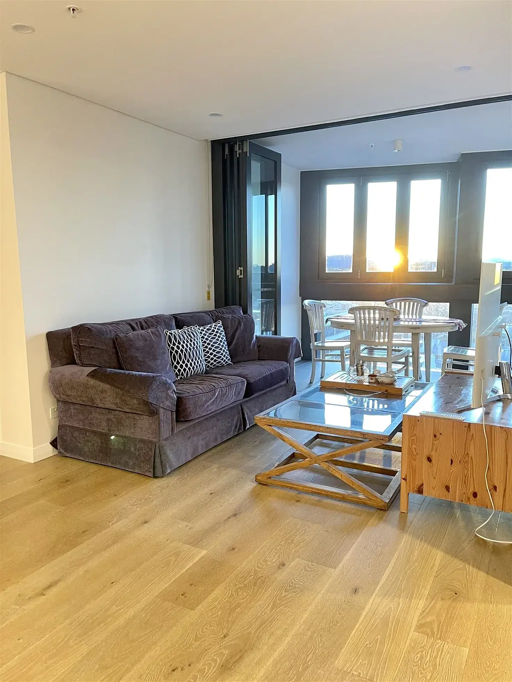 FULLY FURNISHED 2 Bed 2 Bath 1 Car Leased