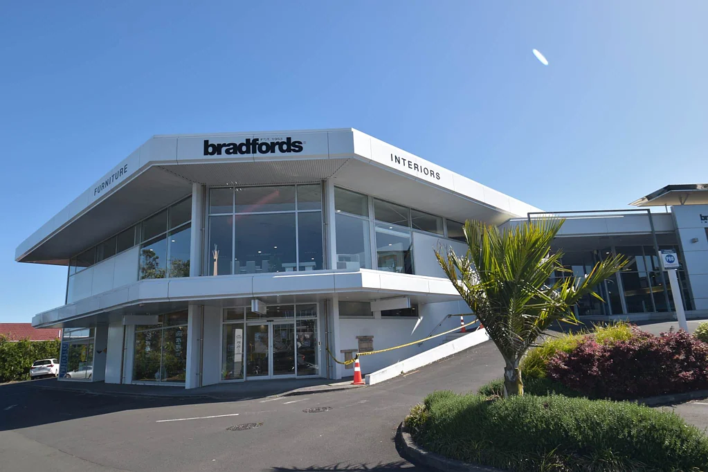 Ellerslie PRIME RETAIL WITH PROFILE AND PARKING