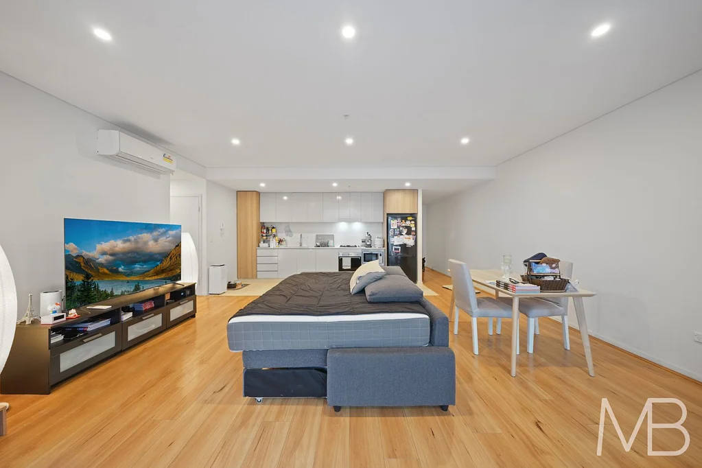 Arncliffe 1Phòng ngủ Spacious One-Bedroom Apartment with Large Living Area, Study & Secure Parking