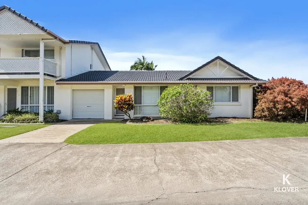 Freshly Updated 3-Bedroom Villa with Pool & Tennis Court in Central Benowa 🌴🏊🎾