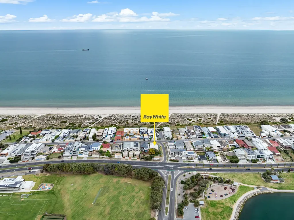 Tennyson 4ਬੈੱਡਰੂਮ From Seaview To Something New - 650m2* Of Lakeside Prestige And Seaside Inspiration