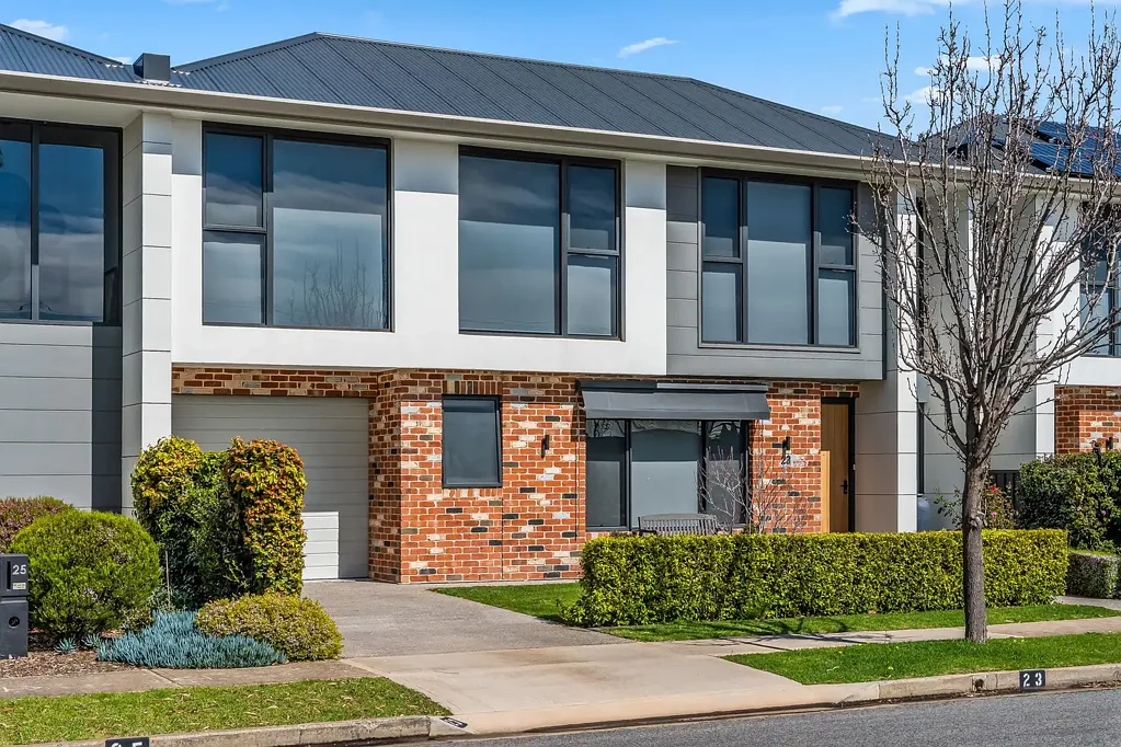 Glengowrie 3ਬੈੱਡਰੂਮ Modern Style Along the Cosmopolitan Coastline.