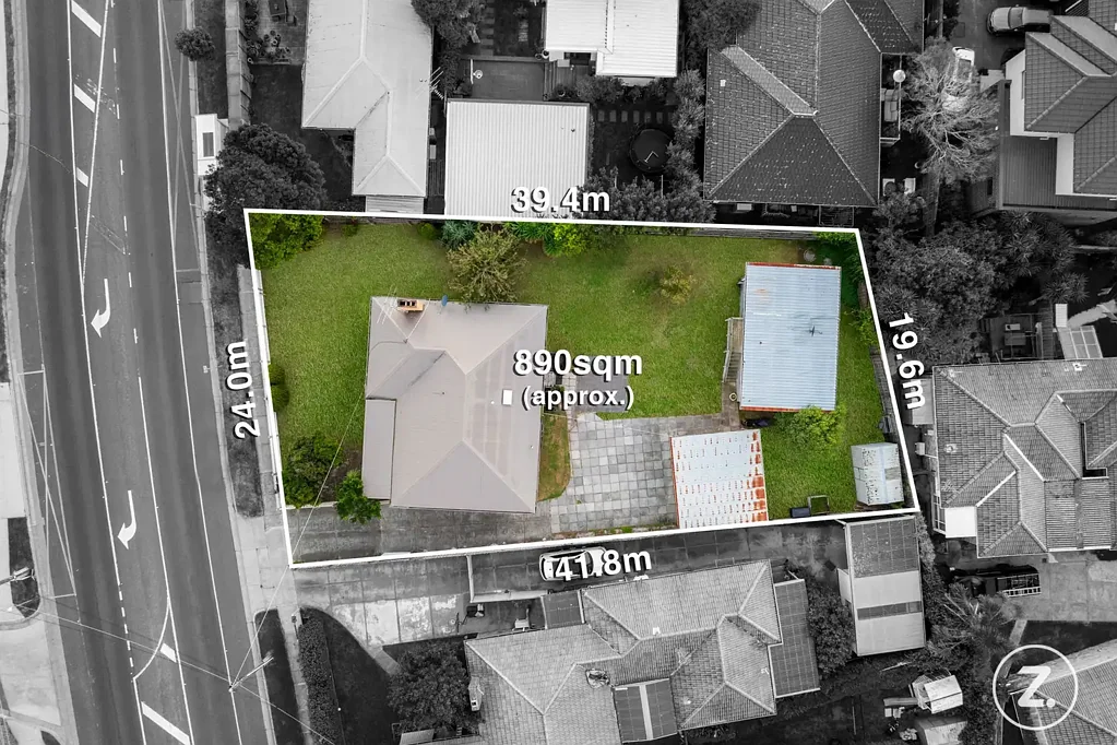 Mordialloc 3ห้องนอน Wide Frontage, Dual Titles, Creekside Position with Real Upside