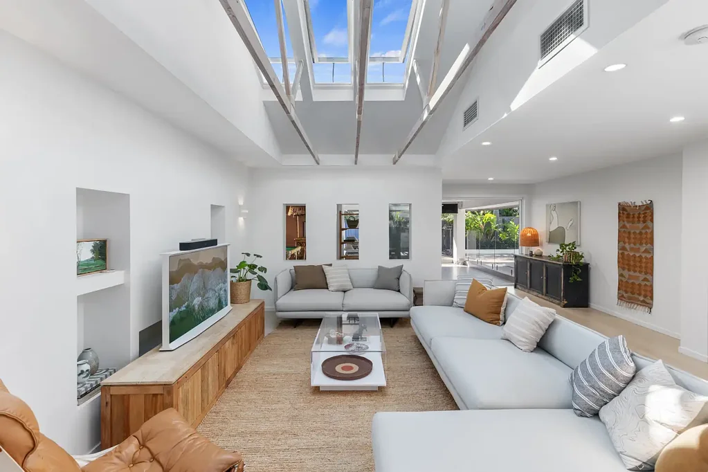 Burleigh Waters 4कमरा Burleigh Family Home on Huge Block in the Ultimate Family-Friendly Cul-de-sac
