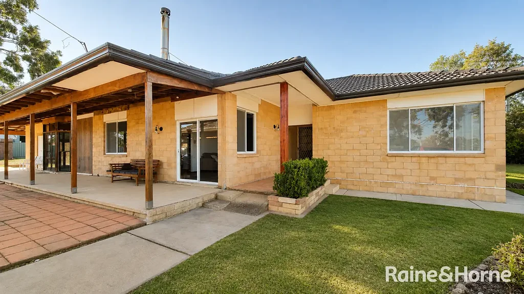 Fully Furnished Six-Bedroom Home - Spacious Living for Large Families or Company Accommodation
