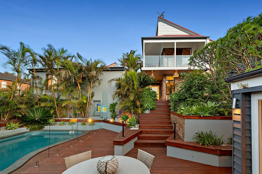 Bar Beach 5બેડરૂમ Tropical Architectural Masterpiece in Bar Beach | City Sophistication with Coastal Tranquility