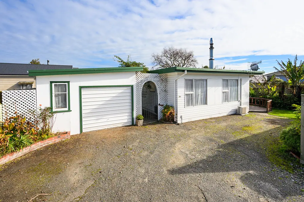 Feilding 1कमरा A Hidden Gem with BIG Potential!