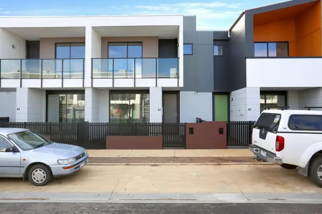 Modern Townhouse Living in the Heart of Saltwater Coast! APP