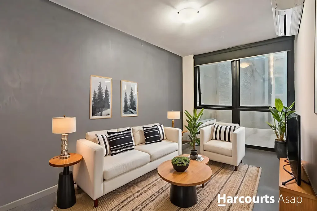 Melbourne 2房 市中心核心地带 精装修两居室 开放式起居区 现代厨房 优质电器 便捷市中心生活 楼宇设施齐全 24小时安保 健身房 露台 投资机会 Stylish CBD Living in an Iconic Flinders Street Address