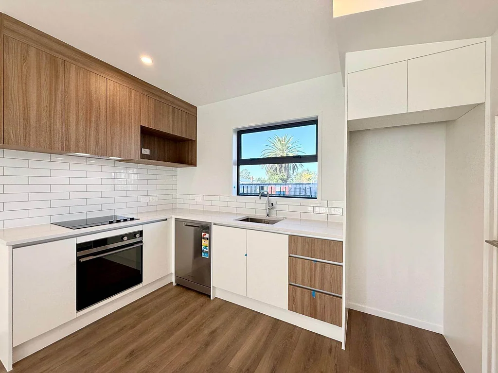 Modern Townhouses, Effortless City-Fringe Living