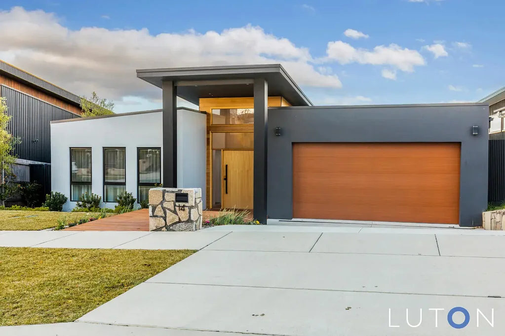 14 Jamrozik Street, Denman Prospect, ACT 2611