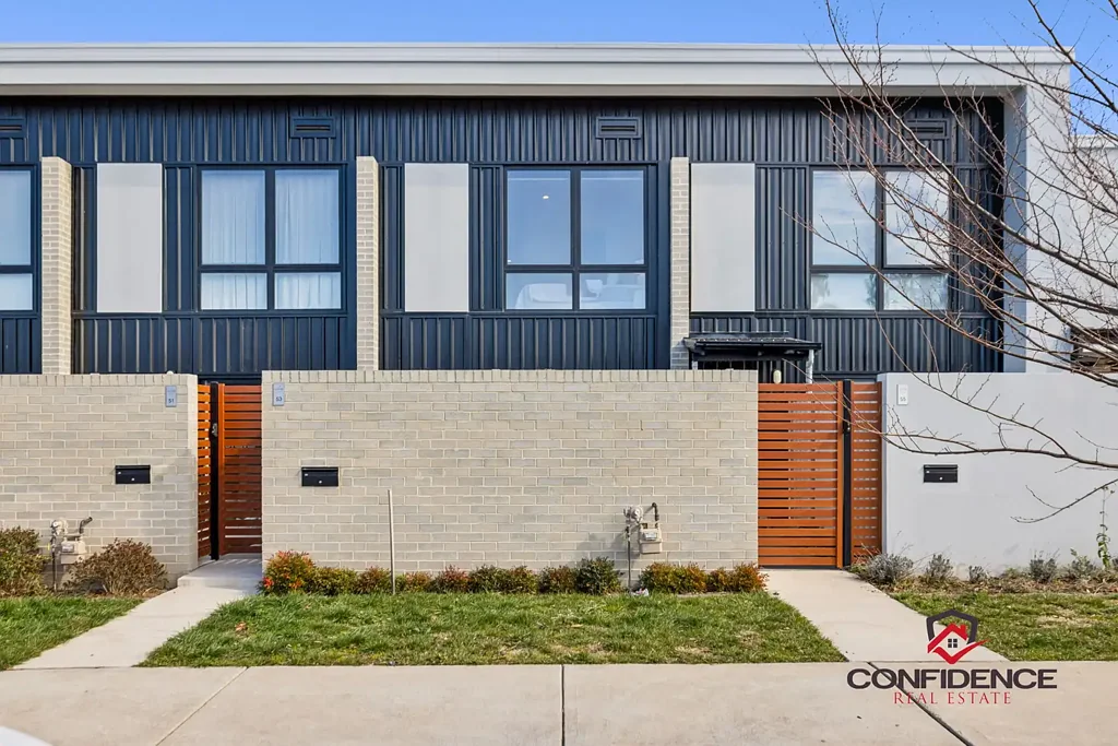 Throsby 3 Bedroom Modern Townhouse Living in the Heart of Throsby