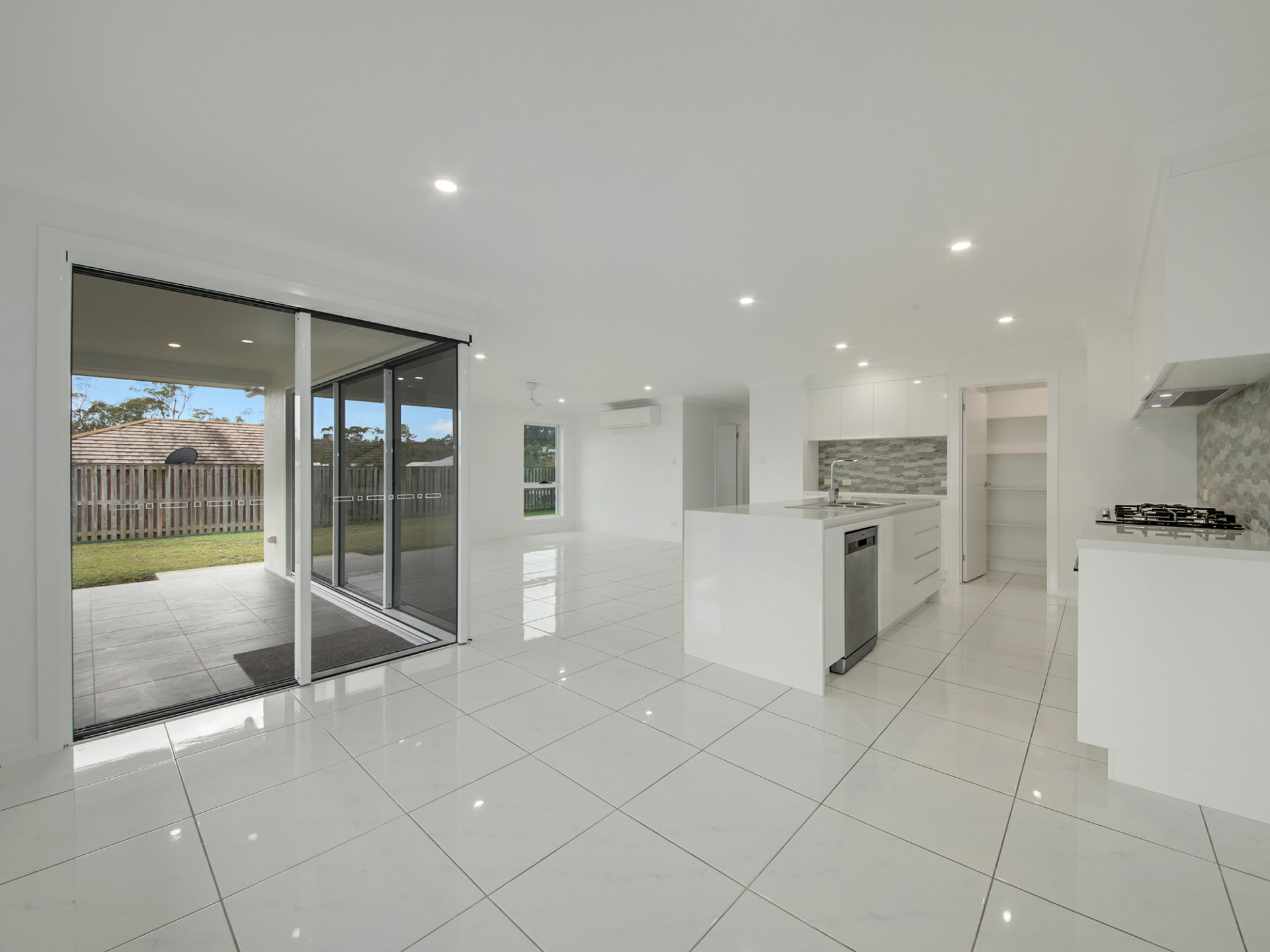 6 BARAMBAH PDE, BOYNE ISLAND QLD 4680, 0房, 0浴, House