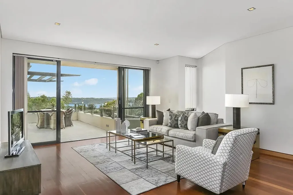 3 Bedroom Apartment With Panoramic Harbour Views