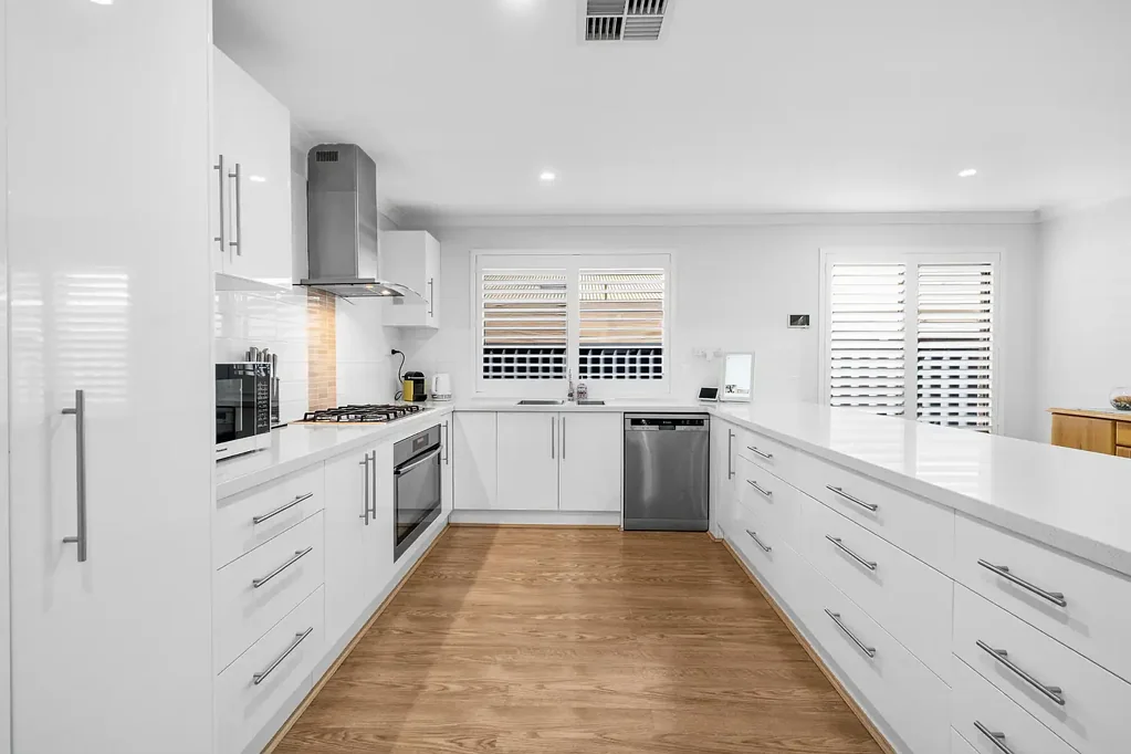 Golden Bay 5房  Big on space, big on lifestyle - old Golden Bay delivers again.