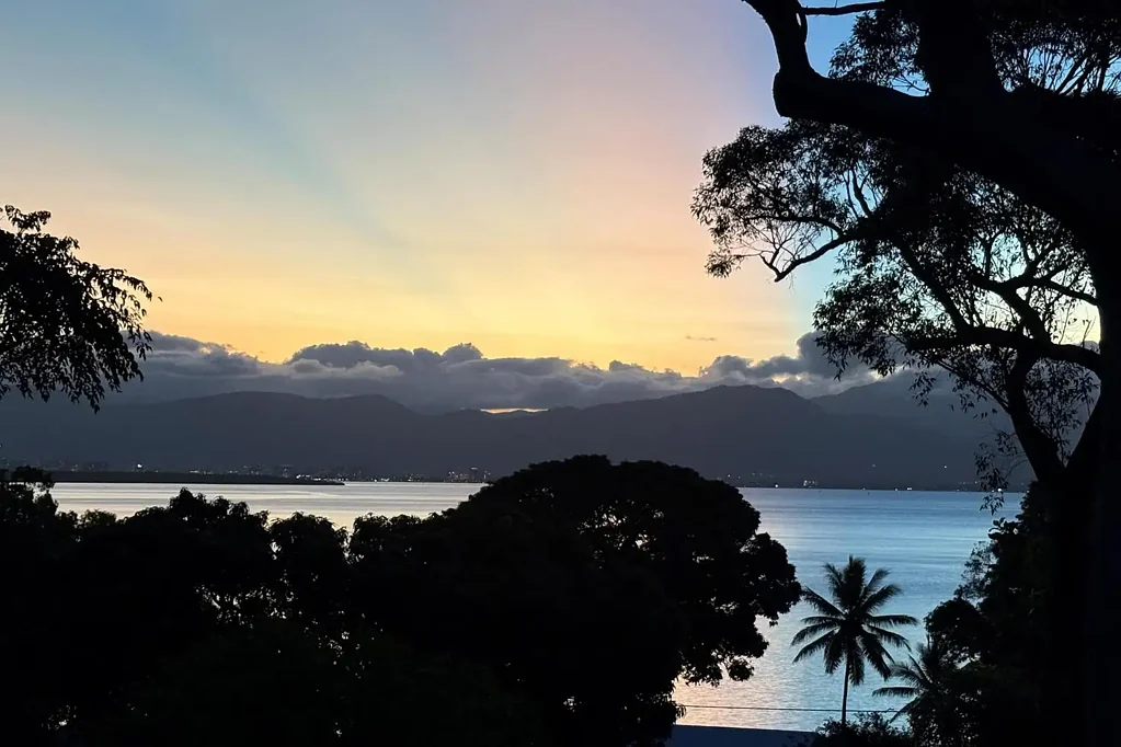 East Trinity 3ਬੈੱਡਰੂਮ Sitting Pretty, Elevated Locale, Tri-Level Home, Hidden Sanctuary, Views Of Cairns City