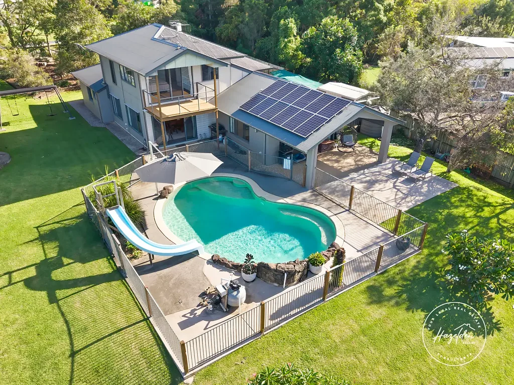 Glass House Mountains 4chambre Refined Living, Set on a Stunning Hinterland Acre